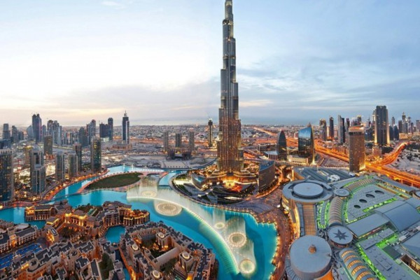 Burj Khalifa : General Admission to At the Top Level 124 and 125 at Non Peak Hours with Sharing Transfer