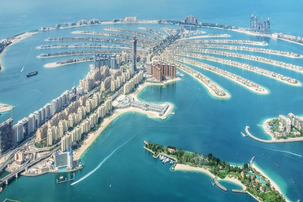 The Palm Helicopter Tour Dubai: 17 Minute Helicopter Ride with Private Transfer