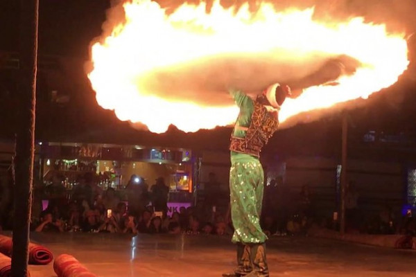 Deluxe Evening Desert Safari Dubai with BBQ Dinner & Sharing Transfer