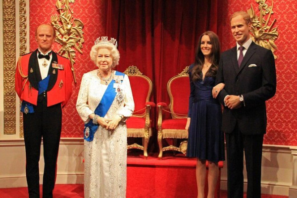 Madame Tussauds Dubai : General Admission Ticket with Private Transfer